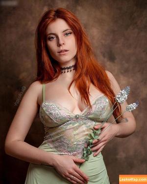 Lucilla Jiggly photo #0077