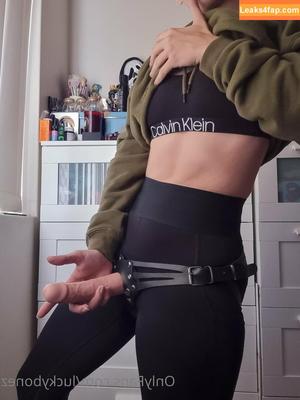 Luckybonez photo #0016