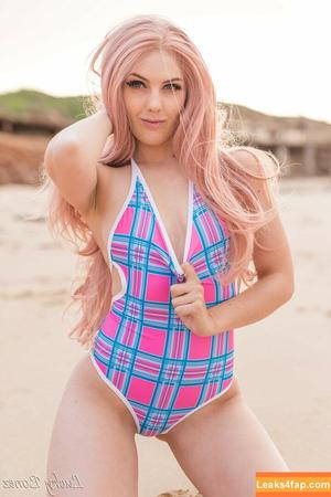 Luckybonez photo #0200