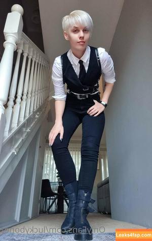 Luckybonez photo #0806