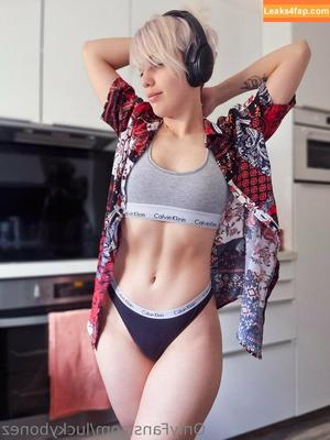 Luckybonez photo #1127