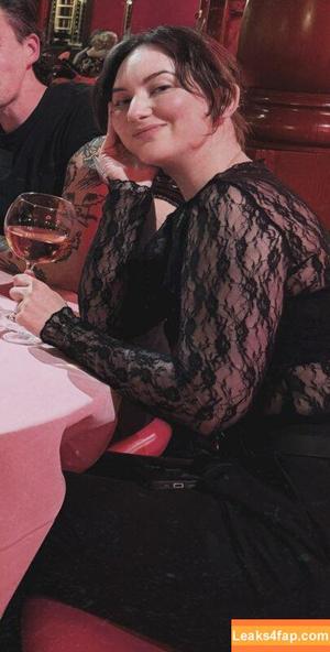 Lucy James photo #0097