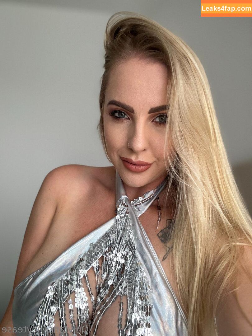 lucy_robinson /  leaked photo photo #0072