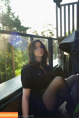 lucyqrow photo #0030