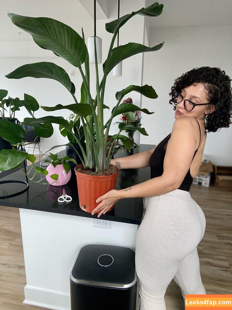 LuminousLindaa / LindaLuxxx / LuminousLinda / LuxuriousLinda / lionlindaa leaked photo photo #0050