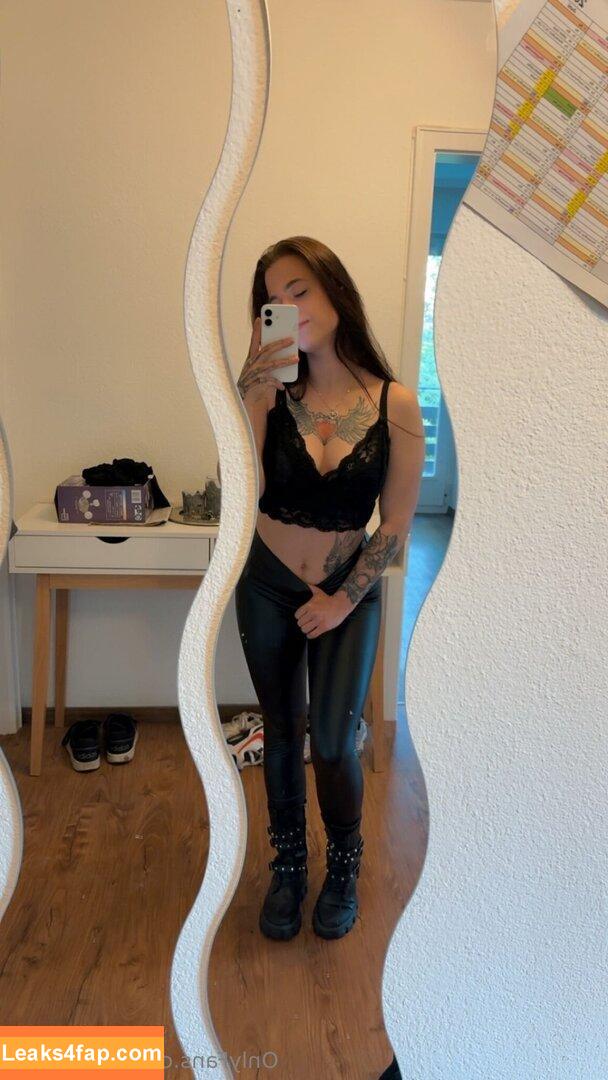 luna-lovee / lunalove_stjames leaked photo photo #0014