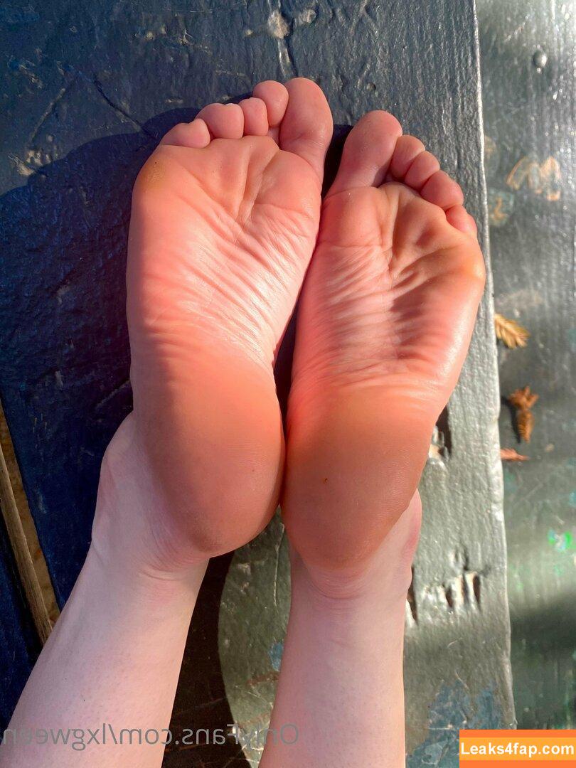 lxgween / marimyfeet leaked photo photo #0018