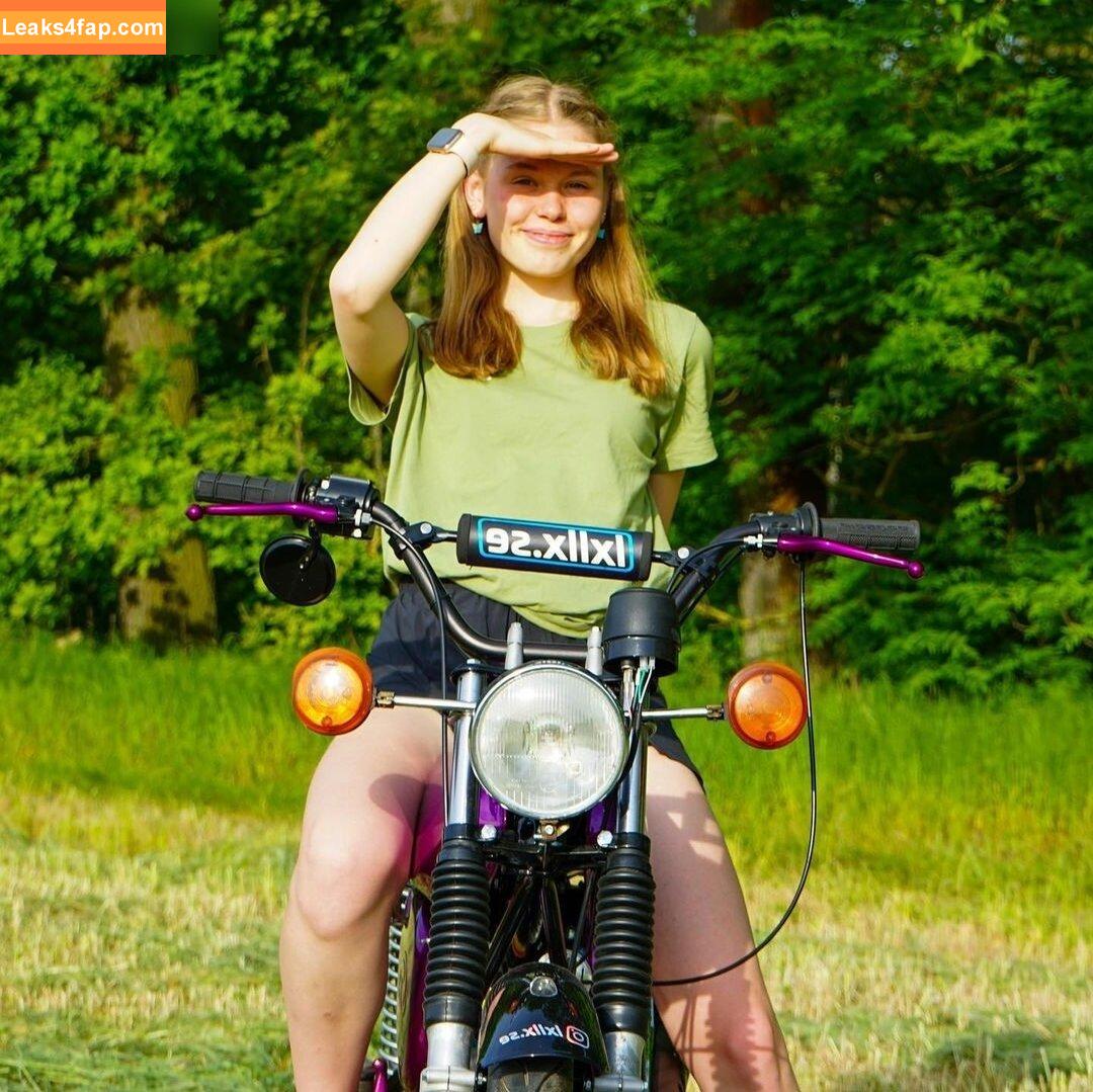 lxllx.se / German biker girl Instagram / Patreon / user слитое фото фото #0034