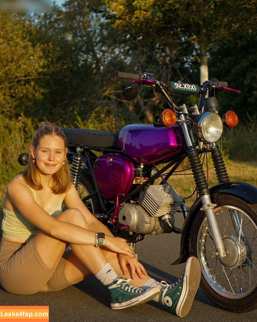 lxllx.se / German biker girl Instagram / Patreon / user слитое фото фото #0039