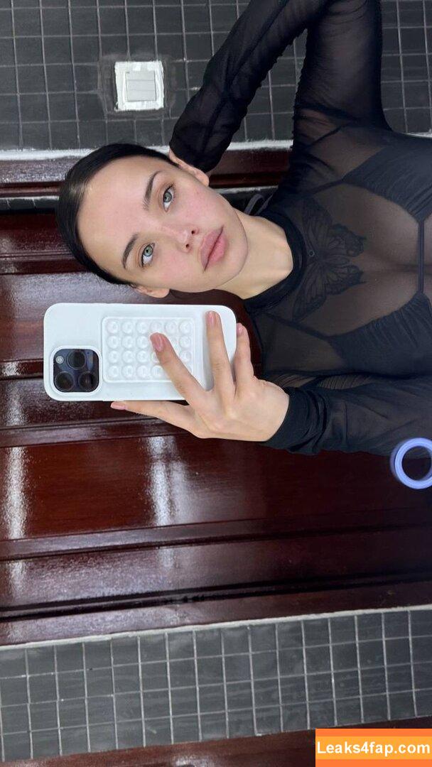 lyna_com / lyna_com2000 / lynatel leaked photo photo #0125