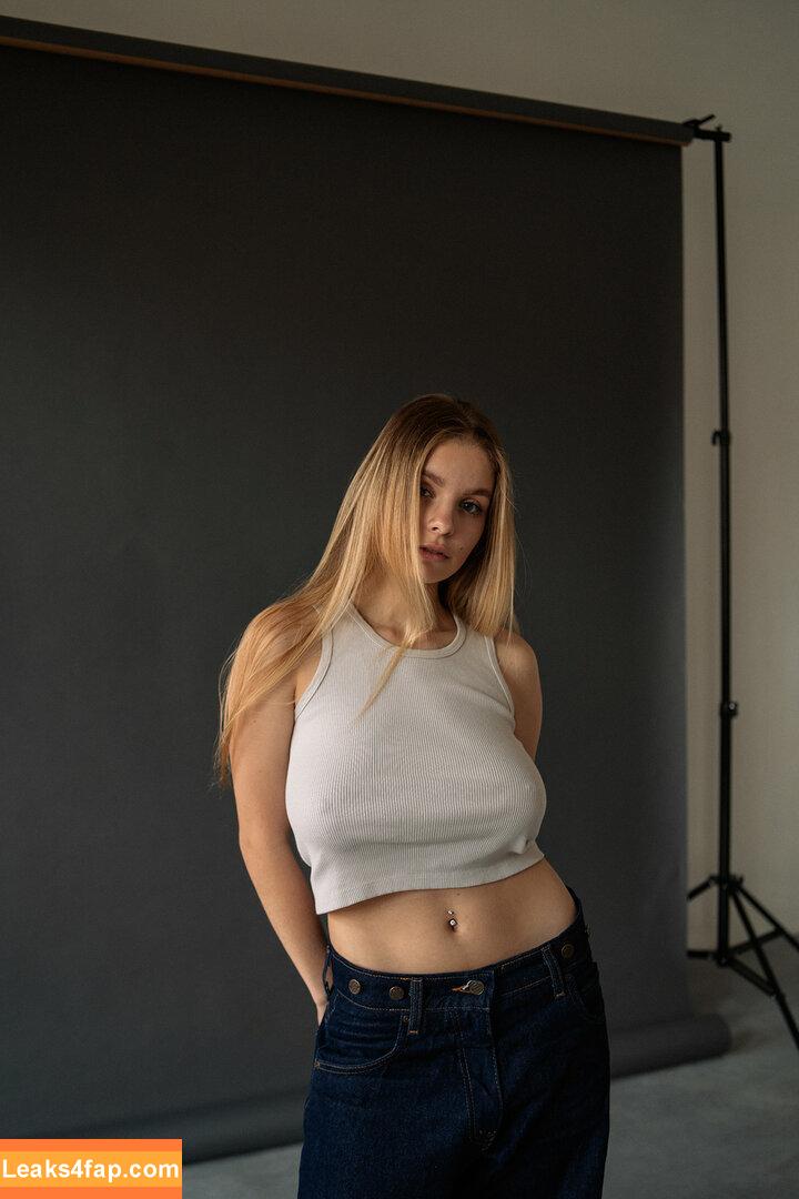 lyubovvomne / Milena / samadhi.amorr2 leaked photo photo #0673