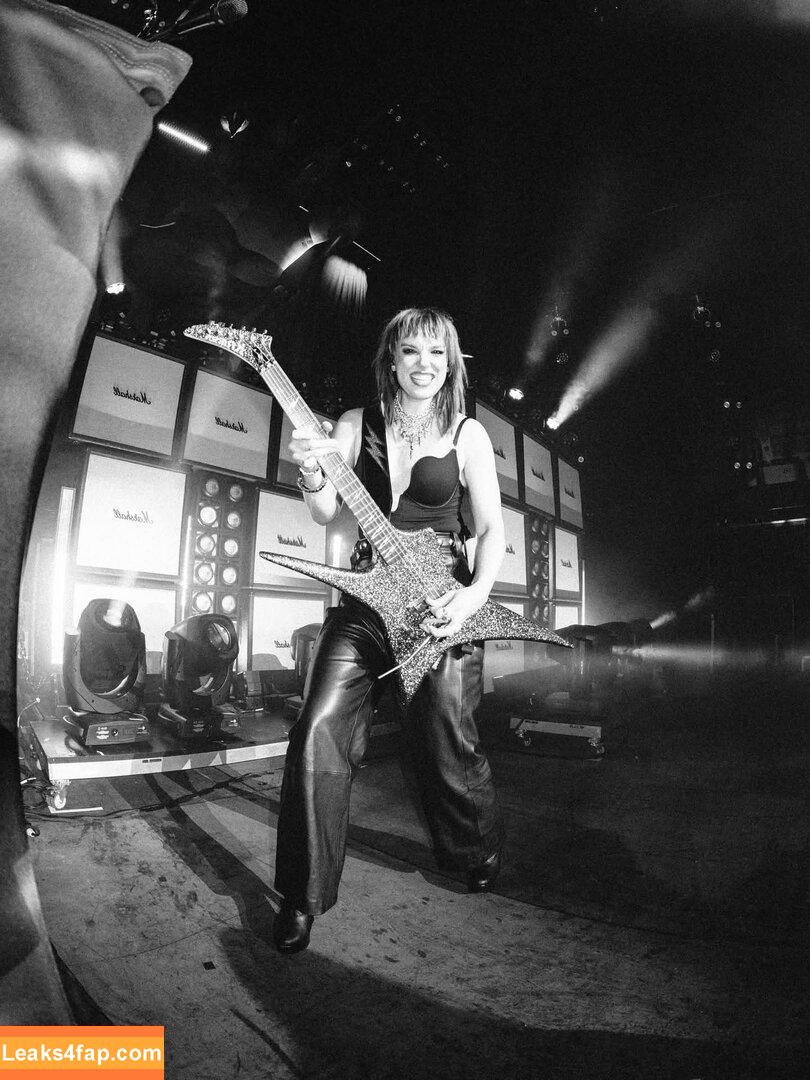 Lzzy Hale /  слитое фото фото #0003