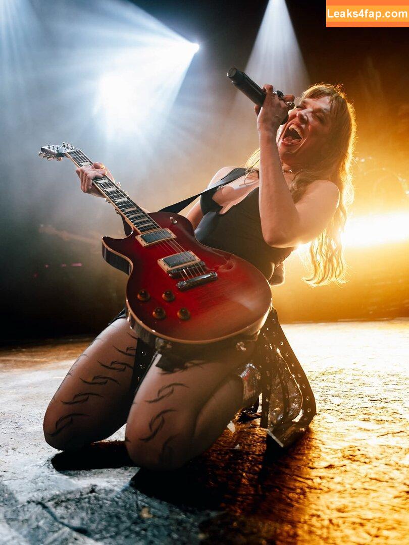 Lzzy Hale /  слитое фото фото #0018