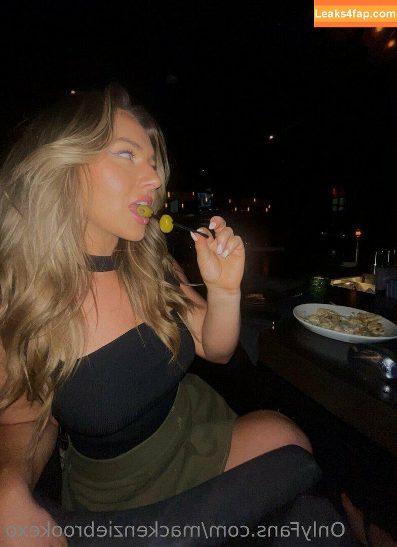 MacKenzie Brooke / mackenziebrookexo / mbpuricelli leaked photo photo #0459