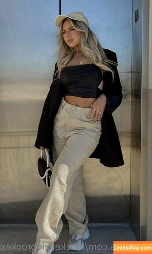 MacKenzie Brooke photo #0597