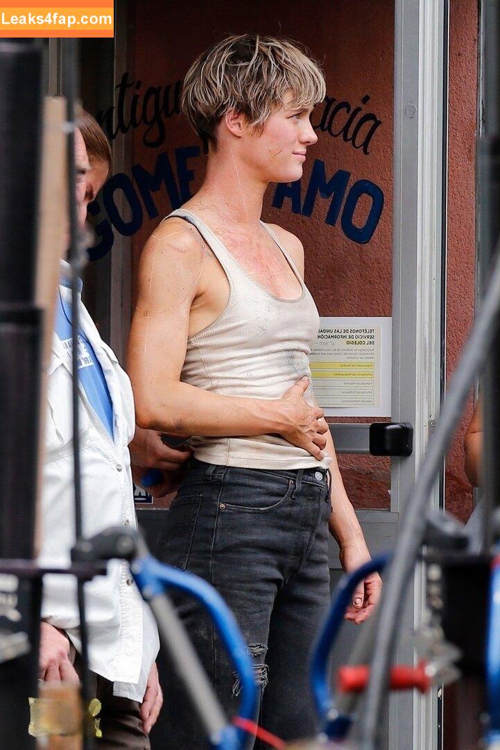 Mackenzie Davis / carolinedavis / tmackenziedavis leaked photo photo #0062