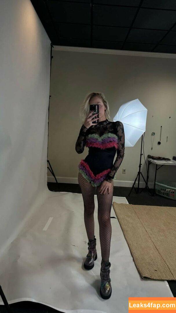 MacKenzie Porter / MacKenziePMusic leaked photo photo #0057