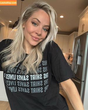 MacKenzie Porter photo #0016