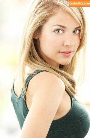 MacKenzie Porter photo #0067