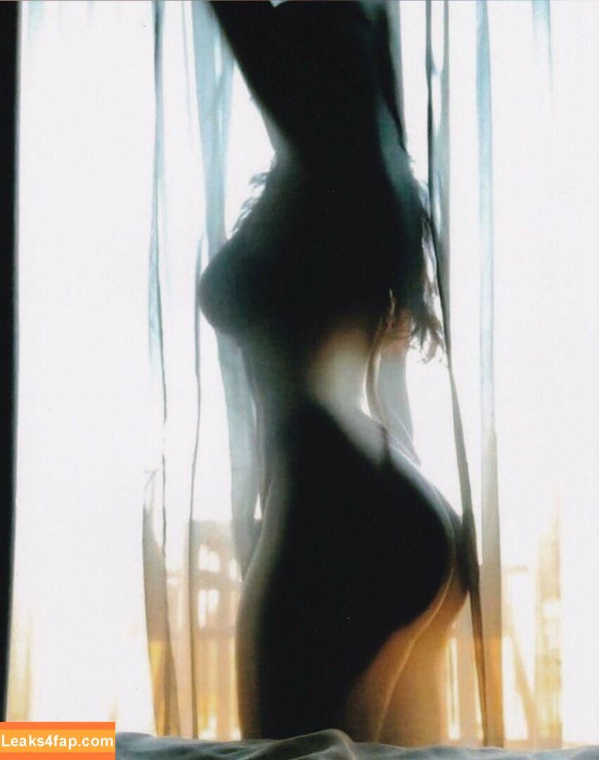 mackenziedern /  leaked photo photo #0012