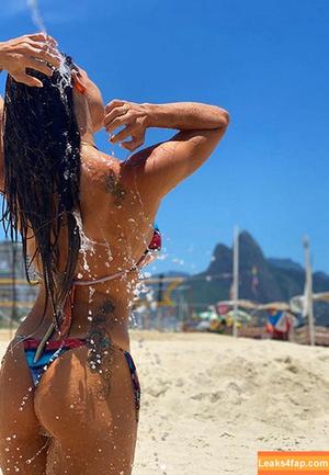 mackenziedern photo #0008