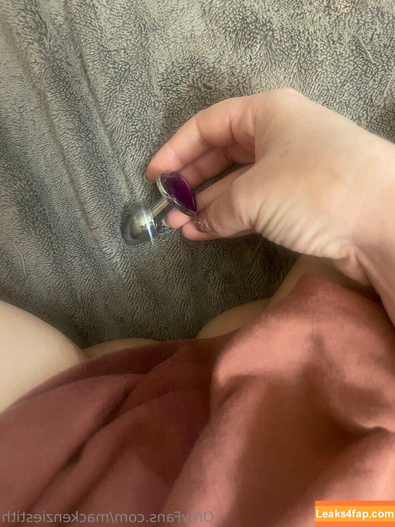 mackenziestith /  leaked photo photo #0081