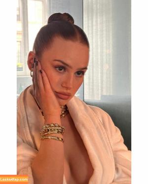 Madelaine Petsch фото #0870