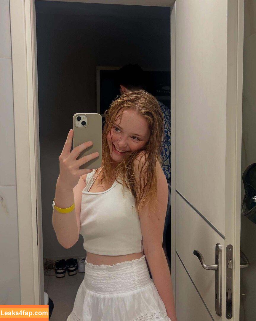Madeleine_b123 / madeleine_123b leaked photo photo #0012