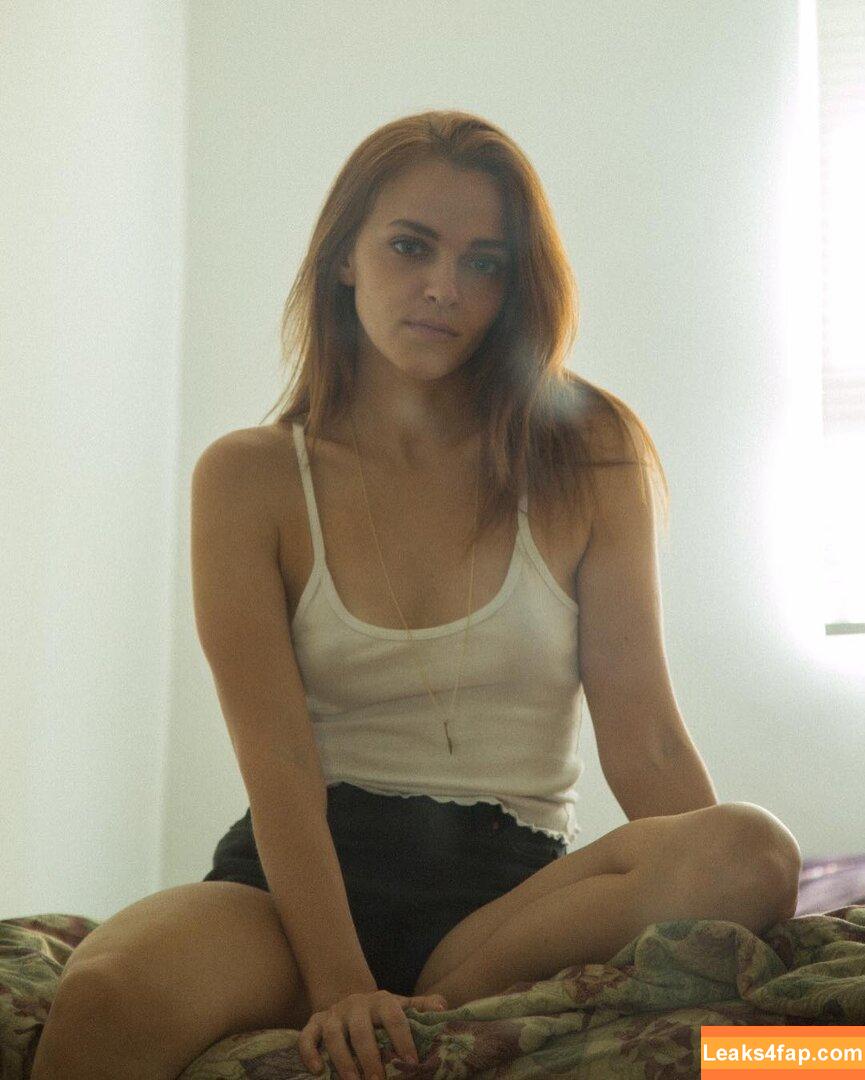 Madeline Brewer / madbrew / mrsblondebrewer leaked photo photo #0065