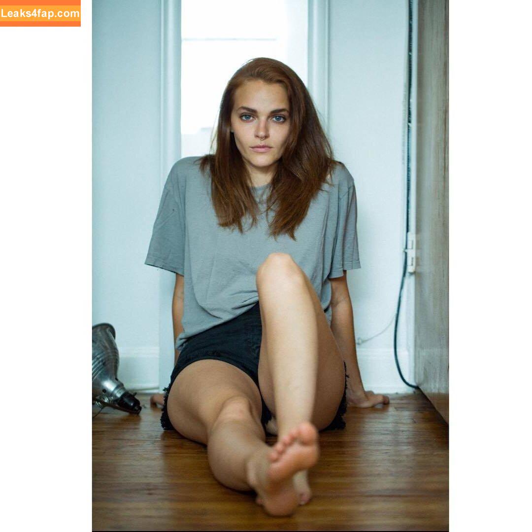Madeline Brewer / madbrew / mrsblondebrewer leaked photo photo #0082