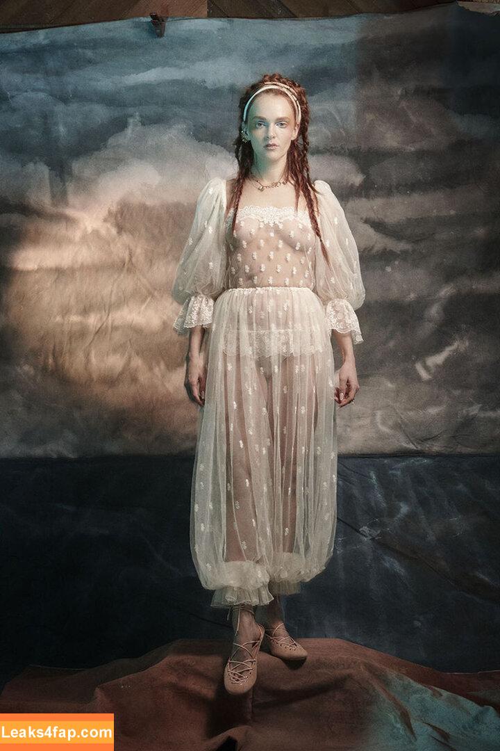 Madeline Brewer / madbrew / mrsblondebrewer leaked photo photo #0090