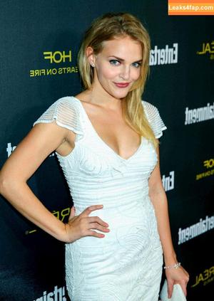 Madeline Brewer photo #0008