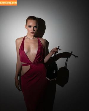 Madeline Brewer photo #0058
