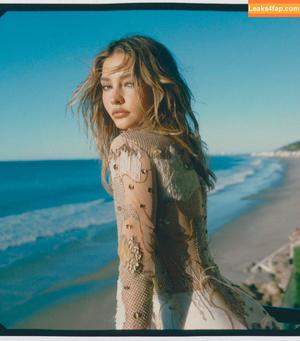 Madelyn Cline photo #0141