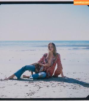 Madelyn Cline photo #0145