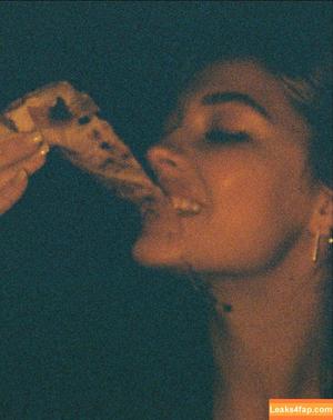 Madelyn Cline photo #0195