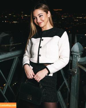 Madelyn Cline photo #0320