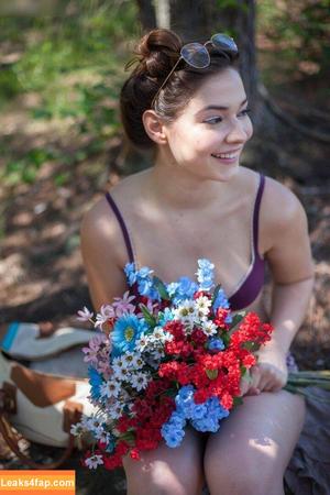 Madelyn Cline photo #0558