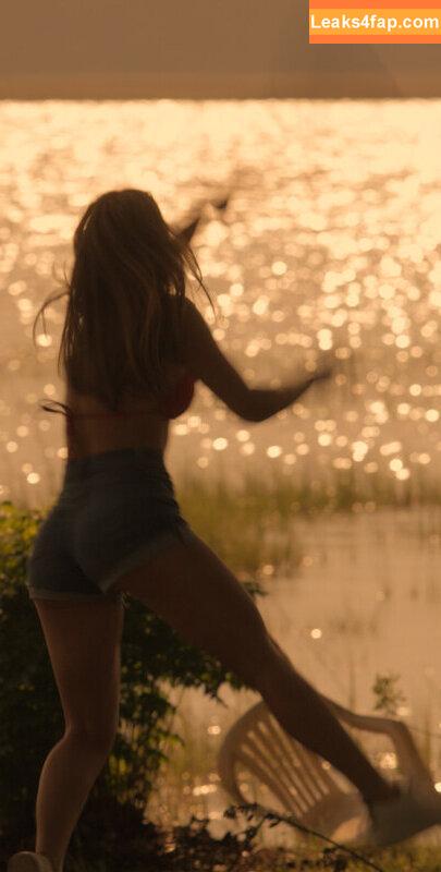 Madelyn Cline / https: / madelyncline leaked photo photo #1071