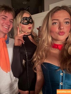 Madelynn Hanvey photo #0027