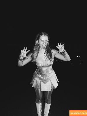 Madelynn Hanvey photo #0032