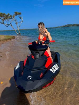 Madi Lotus photo #0019