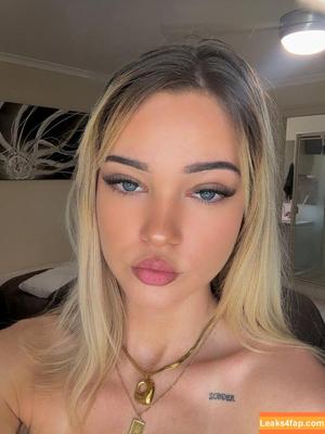 Madi Lotus photo #0021