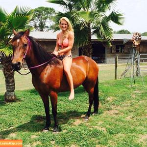 Madi Mitchell фото #0050