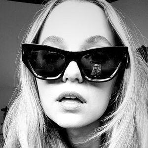 Madison Iseman photo #0007