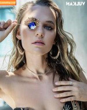 Madison Iseman photo #0026