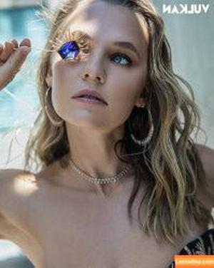 Madison Iseman photo #0040