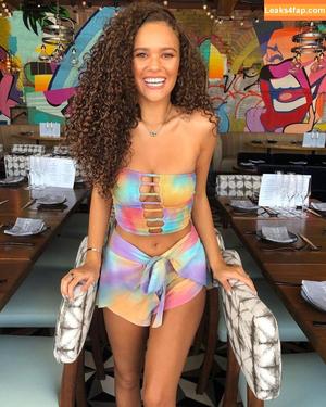 Madison Pettis photo #0236