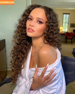 Madison Pettis photo #0294