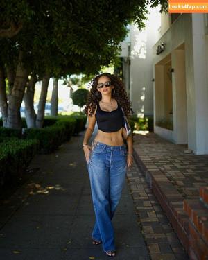 Madison Pettis photo #0440